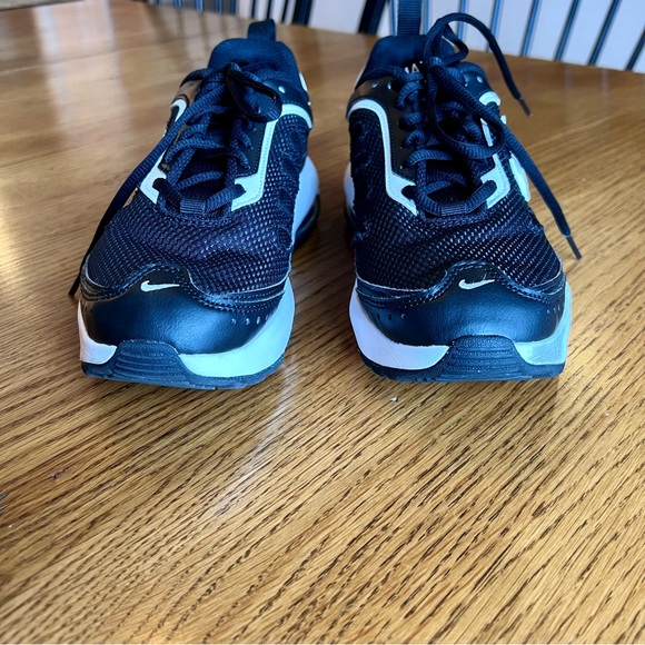⭐️ Nike Air Max AP Ladies Trainers Size 6 Black and White - Picture 4 of 9